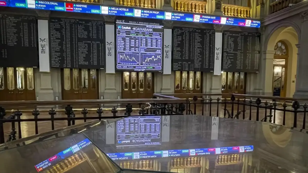 Analistas anticipan crecimiento moderado del IBEX 35 en 2025